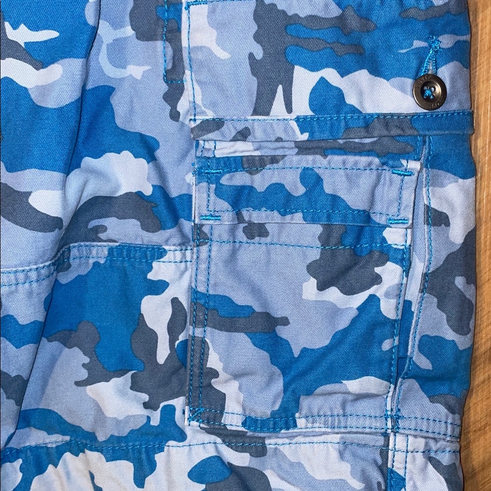 Men's Levi’s Blue Camo Cargo Shorts - Picture 4 of 12